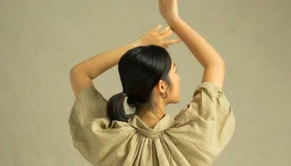 雷蛇新款桌面全息 AI 助手亮相：承诺只提供帮助，绝不评头论足