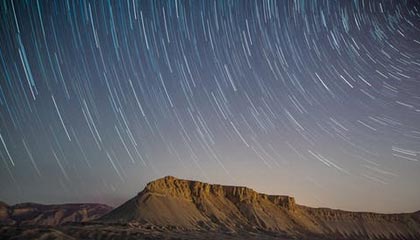 雷蛇新款桌面全息 AI 助手亮相：承诺只提供帮助，绝不评头论足